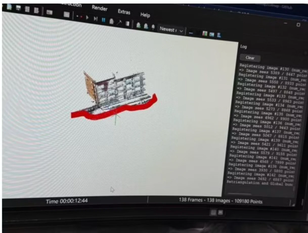 COLMAP 相机轨迹和稀疏点云重建界面